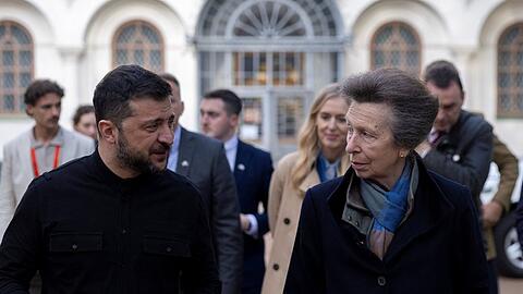 Prinzessin Anne mit Wolodymyr Selenskyj in Kiew. Prinzessin Anne mit Wolodymyr Selenskyj in Kiew.