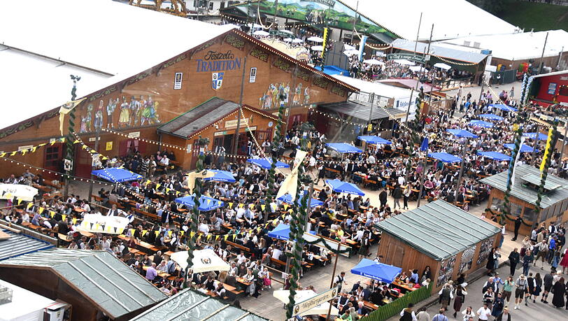 Einlass mit QR-Codes, Mengenrabattkarten und eine &Ouml;ffnung des Musikprogramms: Die "Oide Wiesn" bekommt ein Update.