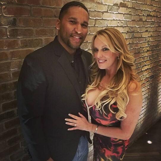 Stormy Daniels und ihr Bodyguard
