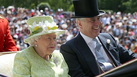 Prinz Andrew bei einem Auftritt an der Seite der Queen: Wird es solche Bilder bald wieder geben?