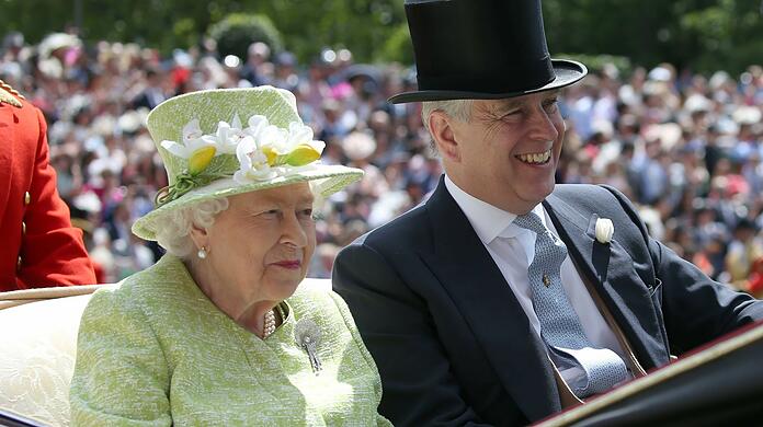 Prinz Andrew bei einem Auftritt an der Seite der Queen: Wird es solche Bilder bald wieder geben?