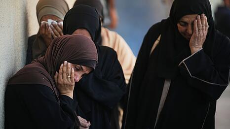 Die von der Hamas kontrollierte Gesundheitsbehörde im Gazastreifen geht davon aus, dass noch zahlreiche Tote unter Trümmern verschüttet sind. (Archivbild)