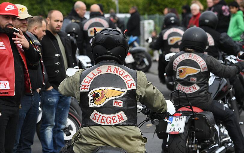 Hells Angels und Mitglieder befreundeter Rockergruppen aus mehreren Ländern bei der Beerdigung des  erschossenen Hells Angels-Chefs von Gießen, Aygün Mucuk.