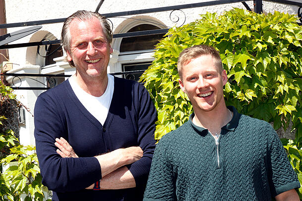 Marc Uebelherr (l.) und Gesch&auml;ftspartner Alex Brenner kurz vor der Er&ouml;ffnung des Roland's Eck im Mai 2025.