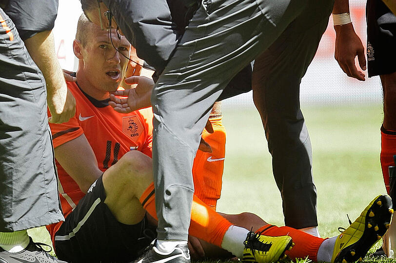 Verletzt am Boden: Arjen Robben. Am Sonntag unterzieht er sich einer Kernspin-Untersuchung.