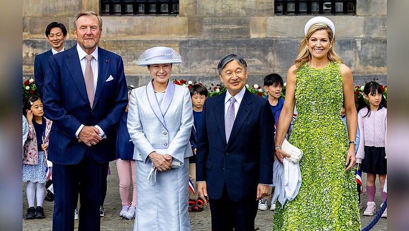 König Willem-Alexander (l.) und Königin Máxima nahmen ihre japanischen Gäste in Amsterdam in Empfang. König Willem-Alexander (l.) und Königin Máxima nahmen ihre japanischen Gäste in Amsterdam in Empfang.