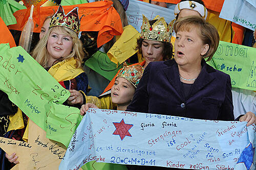 Bundeskanzlerin Angela Merkel und die Sternsinger im Kanzleramt