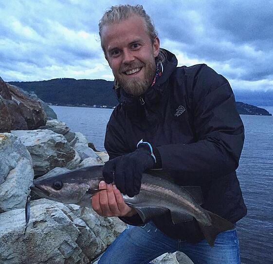 Da war der Fisch wohl nicht schnell genug: Christian Gytkjaer als Naturbursche.