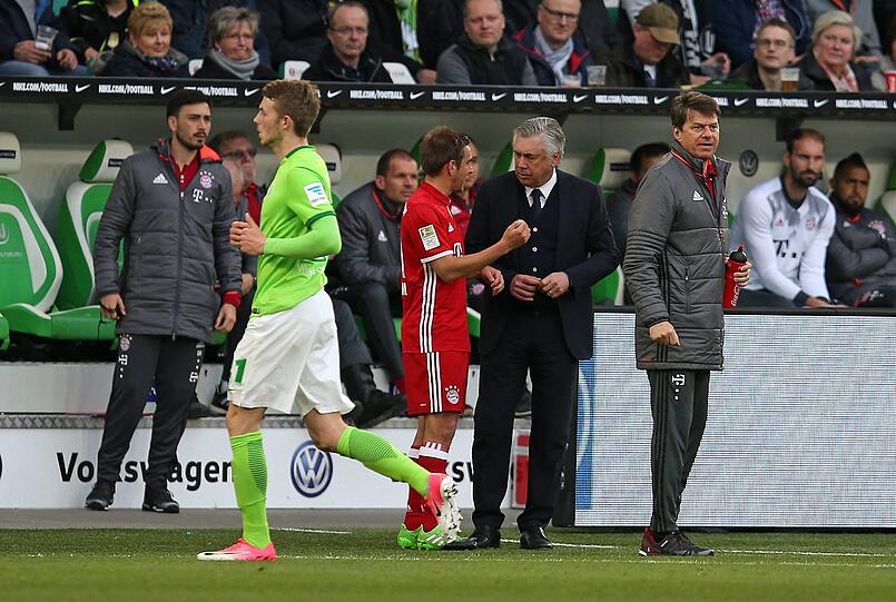 PHILIPP LAHM: NOTE 1. Der Kapitän auf Abschiedstournee. Wolfsburg dürfte sein viertletztes Spiel. Holte durch den Dreier in Wolfsburg seine achte Meisterschaft &ndash; mehr hat keiner. Steht nun auf einer Stufe mit den Bayern-Legenden Oliver Kahn, Mehmet Scholl und Bastian Schweinsteiger. Allein dafür gibt&rsquo;s die (Karriere-) Note 1.