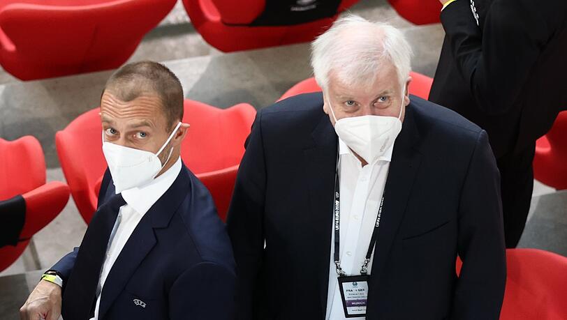 Zwei mächtige Herren: Uefa-Präsident Aleksander Ceferin (l.) in der Münchner Arena mit Innenminister Horst Seehofer. Zwei mächtige Herren: Uefa-Präsident Aleksander Ceferin (l.) in der Münchner Arena mit Innenminister Horst Seehofer.