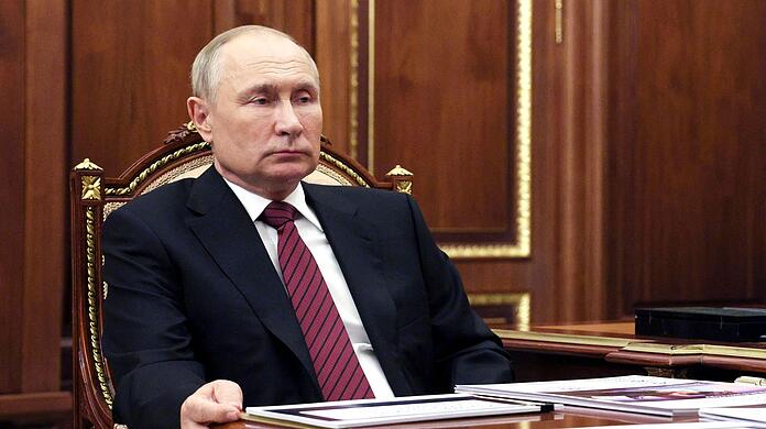 Russland droht, annektierte ukrainische Territorien "mit allen Mitteln" zu verteidigen.