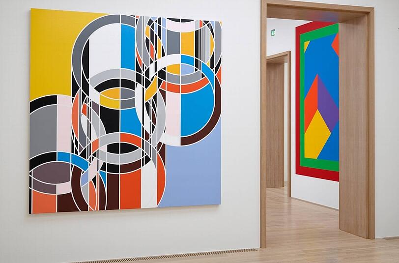 Blick in die Abteilung "Kunst nach 1945": Sarah Morris "Rings", um die Ecke lugt schon Sol LeWitt.