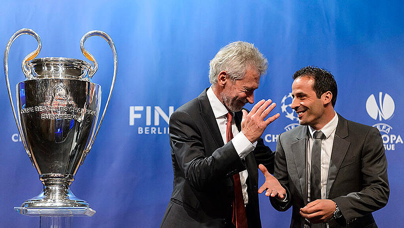 Paul Breitner und Ludovic Giuly hatten bei der Auslosung auch einiges zum Lachen. Paul Breitner und Ludovic Giuly hatten bei der Auslosung auch einiges zum Lachen.