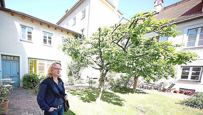 Idylle im Hinterhof: Natascha Kohnen in einem grünen Garten an der Kaulbachstraße. Idylle im Hinterhof: Natascha Kohnen in einem grünen Garten an der Kaulbachstraße.