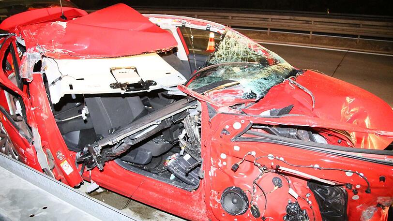 Der VW Polo des Autofahrers wurde bei dem Unfall stark beschädigt.
