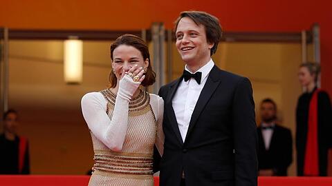 August Diehl und Valerie Pachner vor der Premiere ihres Films "A Hidden Life" in Cannes.