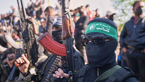 Die Hamas soll laut der Waffenruhe-Vereinbarung die Waffen niederlegen. (Archivbild)
