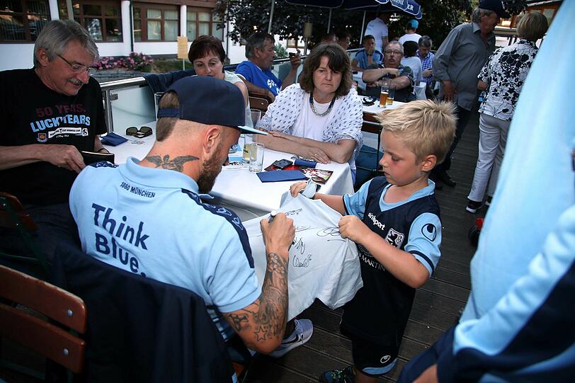 Beim Fan-Abend amüsierten sich die Löwen-Profis in entspannter Atmosphäre mit ihren Fans.