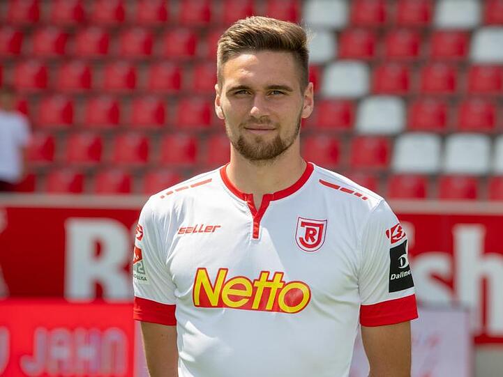 Jonas Nietfeld vom SSV Jahn Regensburg. Foto: Armin Weigel/Archivbild