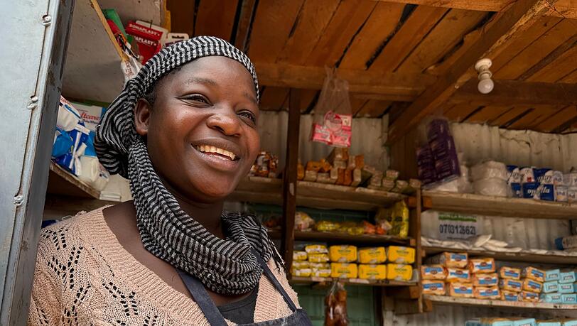 Mary Abongo hat nach einem Businesstraining und einem Darlehen einen Laden in Kibera eröffnet. (Archivbild) Mary Abongo hat nach einem Businesstraining und einem Darlehen einen Laden in Kibera eröffnet. (Archivbild)