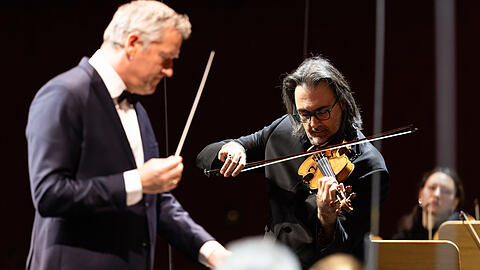 Der Dirigent Markus Poschner mit dem Geiger Leonidas Kavakos im Nationaltheater.