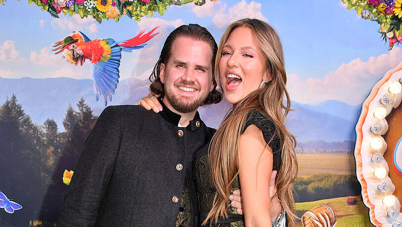 Adrian Louis und seine Partnerin Joelina Drews, die Tochter von J&uuml;rgen Drews, beim diesj&auml;hrigen "HeidiFest" im Hofbr&auml;uhaus M&uuml;nchen.