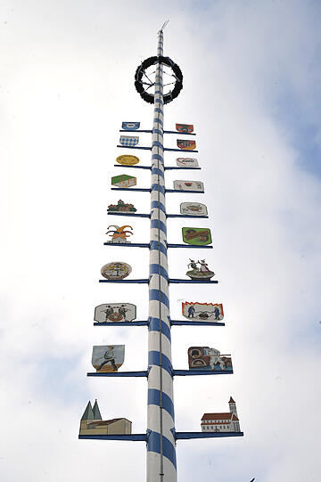Ein Moosacher Höhepunkt: der Maibaum.