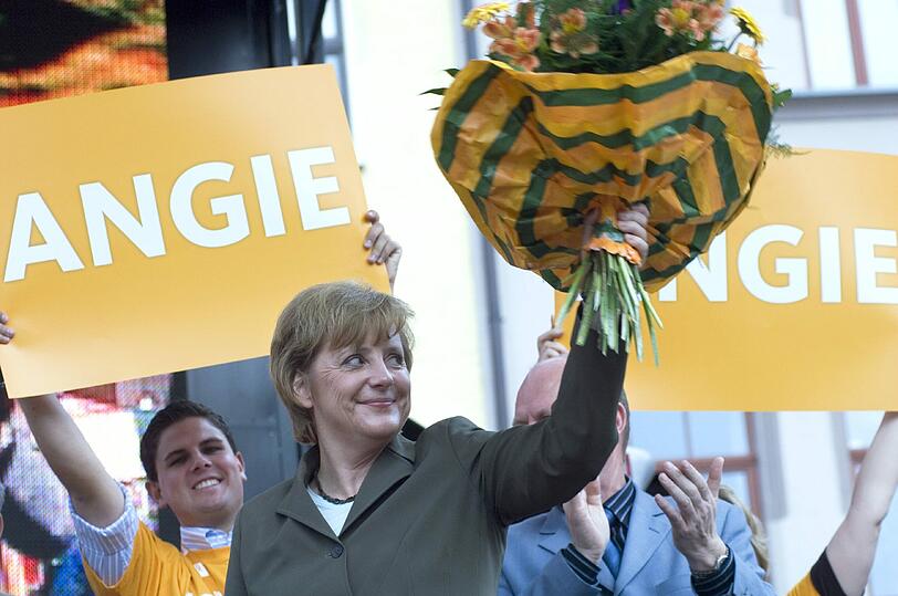 Geburtstag: Angela Merkel wird 60 Jahre alt! Hier gibt's die kultigsten Merkel-Fotos zum Durchklicken...
