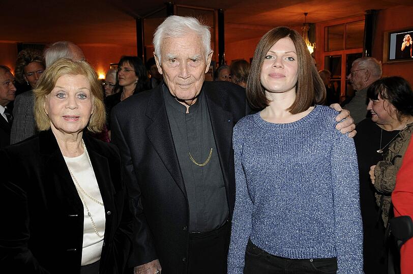 Joachim Fuchsberger mit Ehefrau Gundel und Enkelin Jennifer.