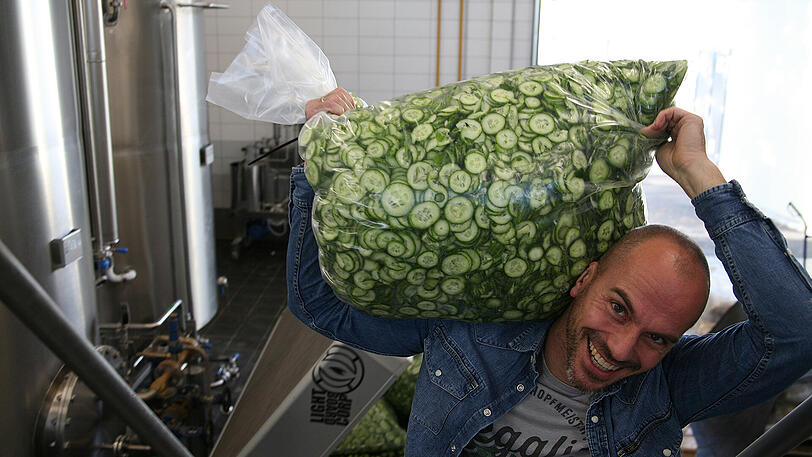 In die Gose von Marc Gallo werden frische Gurken hinzugegeben.