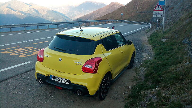 Frühmorgens auf dem Jaufenpass: Hier ist der Suzuki Swift Sport voll in seinem Element.