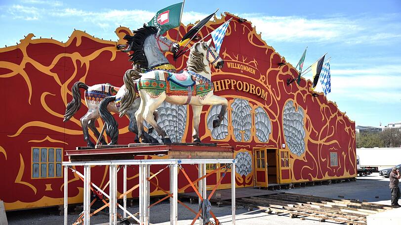 Der Hippodrom bei schönstem Wetter auf der Thersienwiese.