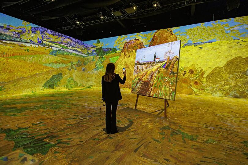 In der immersiven Show „Vincent. Zwischen Wahn und Wunder“ landet man schon mal mitten im Gemälde - bis 12. April verlängert In der immersiven Show „Vincent. Zwischen Wahn und Wunder“ landet man schon mal mitten im Gemälde - bis 12. April verlängert