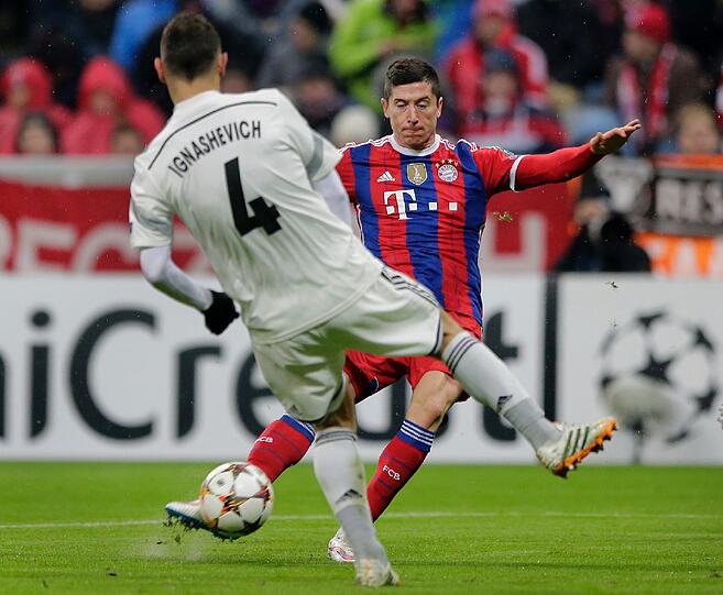 ROBERT LEWANDOWSKI: NOTE 3

Kam in der 46. für Müller. Sorgte gleich für viel Wirbel. War an zahlreichen Torchancen beteiligt. Bei Robbens Hereingabe landete er im Tor, statt der Ball.
