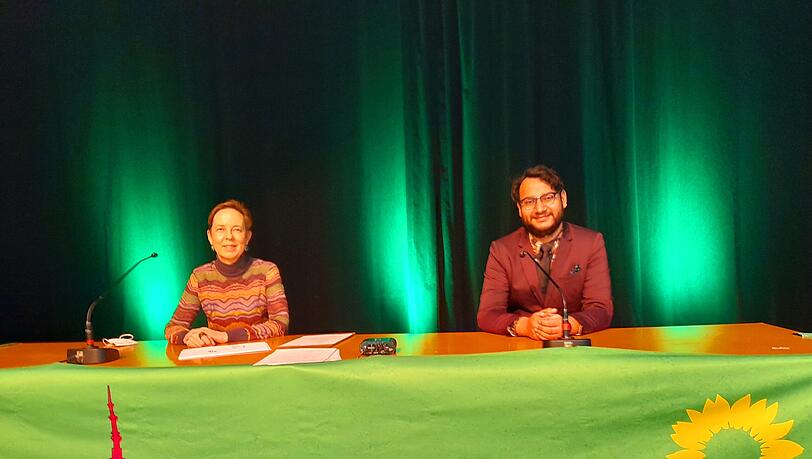 Die Münchner Grünen-Vorsitzenden Ursula Harper und Joel Keilhauer beim digitalen Stadtparteitag. Die Münchner Grünen-Vorsitzenden Ursula Harper und Joel Keilhauer beim digitalen Stadtparteitag.