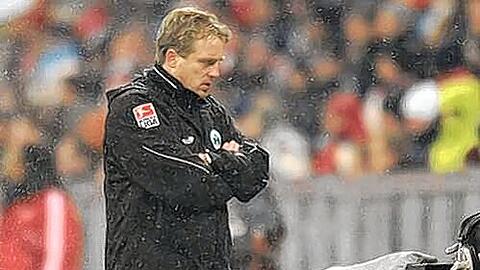 Entschlossen zurück in den Zweitliga-Alltag: Fürths Trainer Mike Büskens weiß, dass Lob allein nichts zählt.