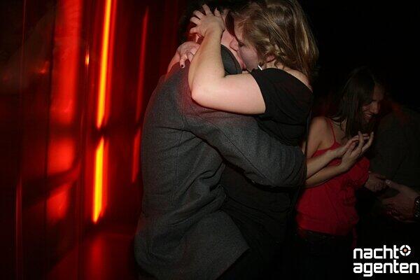 Am "Blue Monday" in der Milchbar bereiteten sich die Partypeople auf den bevorstehenden Valentinstag mit wilder Knutscherei vor. Mehr Bilder unter: www.nachtagenten.de