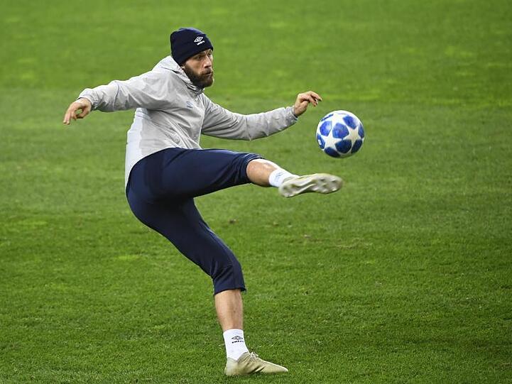 Der FC Schalke 04 muss in Porto auf Stürmer Guido Burgstaller verzichten.