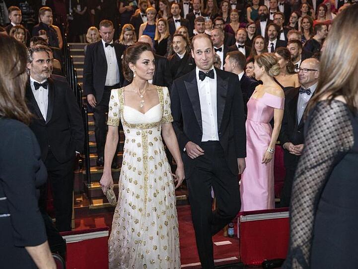 Der britische Prinz William und seine Frau Kate kommen zur Verleihung der 73. BAFTA-Filmpreise in der Royal Albert Hall.