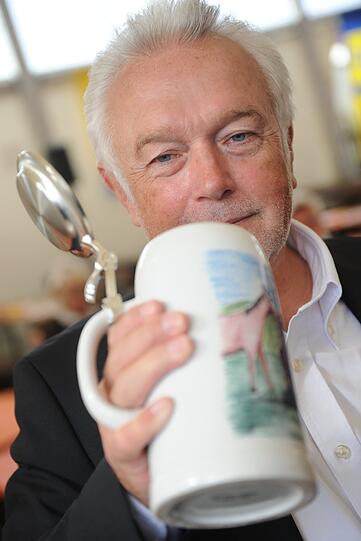 Wolfgang Kubicki (FDP) :&bdquo;Ich bin das erste Mal hier in diesem wunderschönen Landstrich. Es wird nicht das letzte Mal gewesen sein, weil ich liebe Ihre Sprache. Besonders, wenn sie von weiblichen Mitgliedern Ihrer Gemeinschaft ausgesprochen wird. Ich hatte in meinem Leben zwei bayerische Freundinnen, eine aus Augsburg und eine aus Passau.&ldquo;