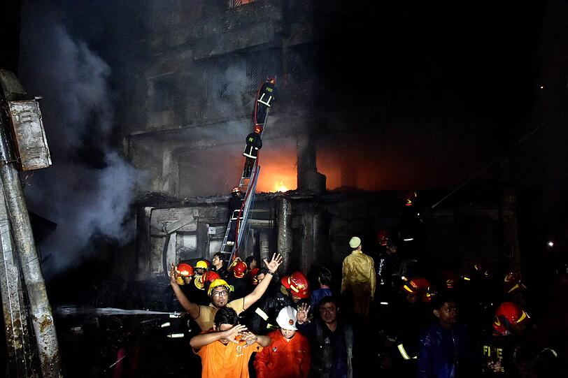 Bei dem Großbrand wurden mehrere Dutzend Menschen getötet.