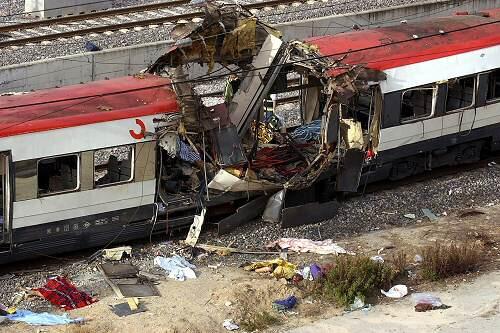 Nach dem  Terror von 2004: Zerstörter Vorortzug in Madrid