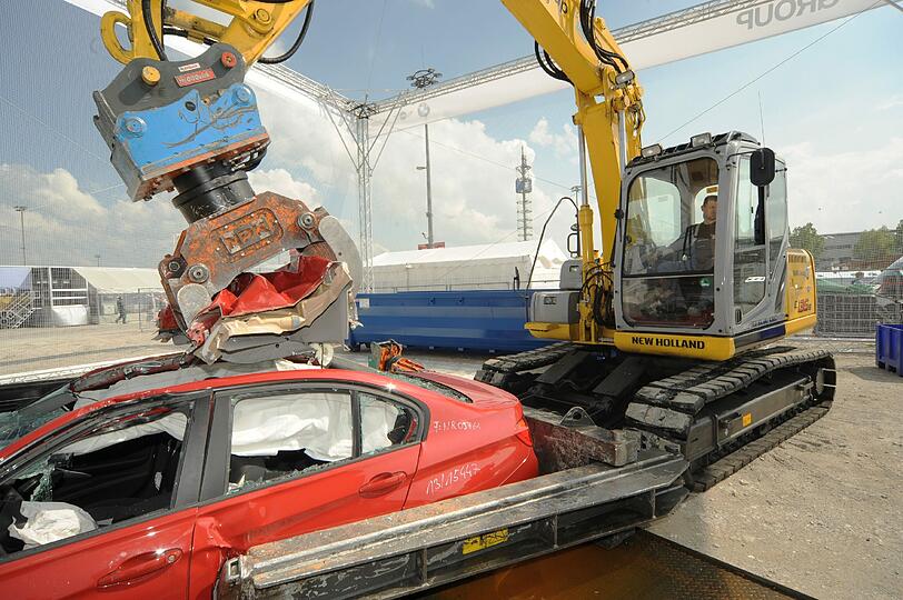 Jetzt wird aus dem Auto ein Cabrio.