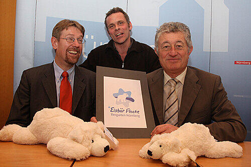 Flockes Manager: Bürgermeister Horst Förther (v. r.) mit Zoo-Chef Dag Encke und Ronald Höfler, dem Marketingbeauftragten der Stadt.