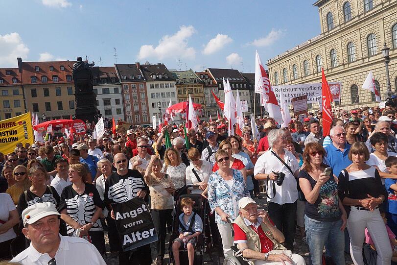 Bilder von der DGB-Kundgebung in München mit rund 1200 Teilnehmern.