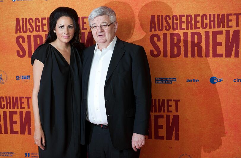 Joschka Fischer ist bereits zum fünften Mal verheiratet. Im Oktober 2005 gab er der deutsch-iranischen Filmemacherin Minu Barati das Ja-Wort.