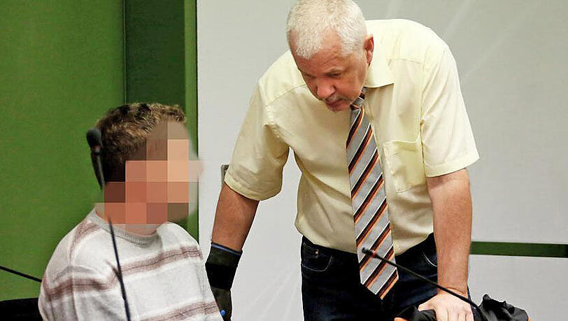 Der Schweißer: Gelu R. (mit seinem Anwalt) gesteht seine Beteiligung an den Einbrüchen der Tresorknacker-Bande. Der Schweißer: Gelu R. (mit seinem Anwalt) gesteht seine Beteiligung an den Einbrüchen der Tresorknacker-Bande.