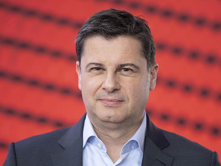 DFL-Chef Christian Seifert stellt sich auf Bundesligaspiele ohne Zuschauer ein.