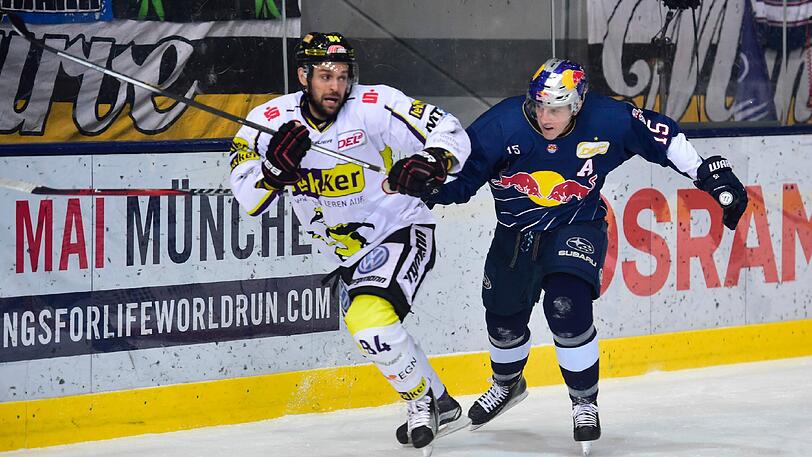 Dragan Umicevic (Krefeld Pinguine) und Jason Jaffray (EHC).