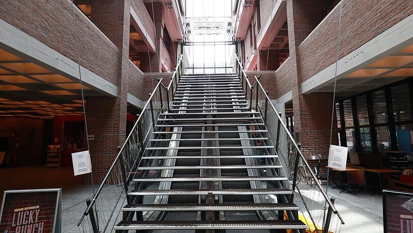 Rauf geht's zu Fuß: Die überbaute Rolltreppe ist ein Kunstwerk. Rauf geht's zu Fuß: Die überbaute Rolltreppe ist ein Kunstwerk.